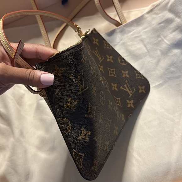 Louis Vuitton Clutch - Picture 3 of 11